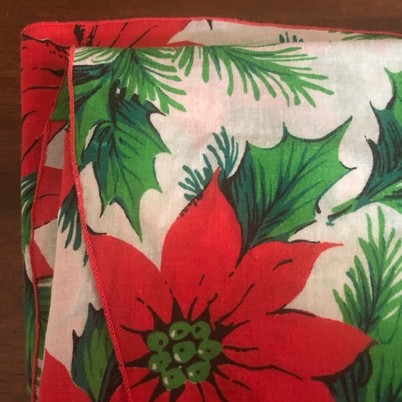 Vintage Poinsettia Oval Christmas Tablecloth - Picture 3 of 3